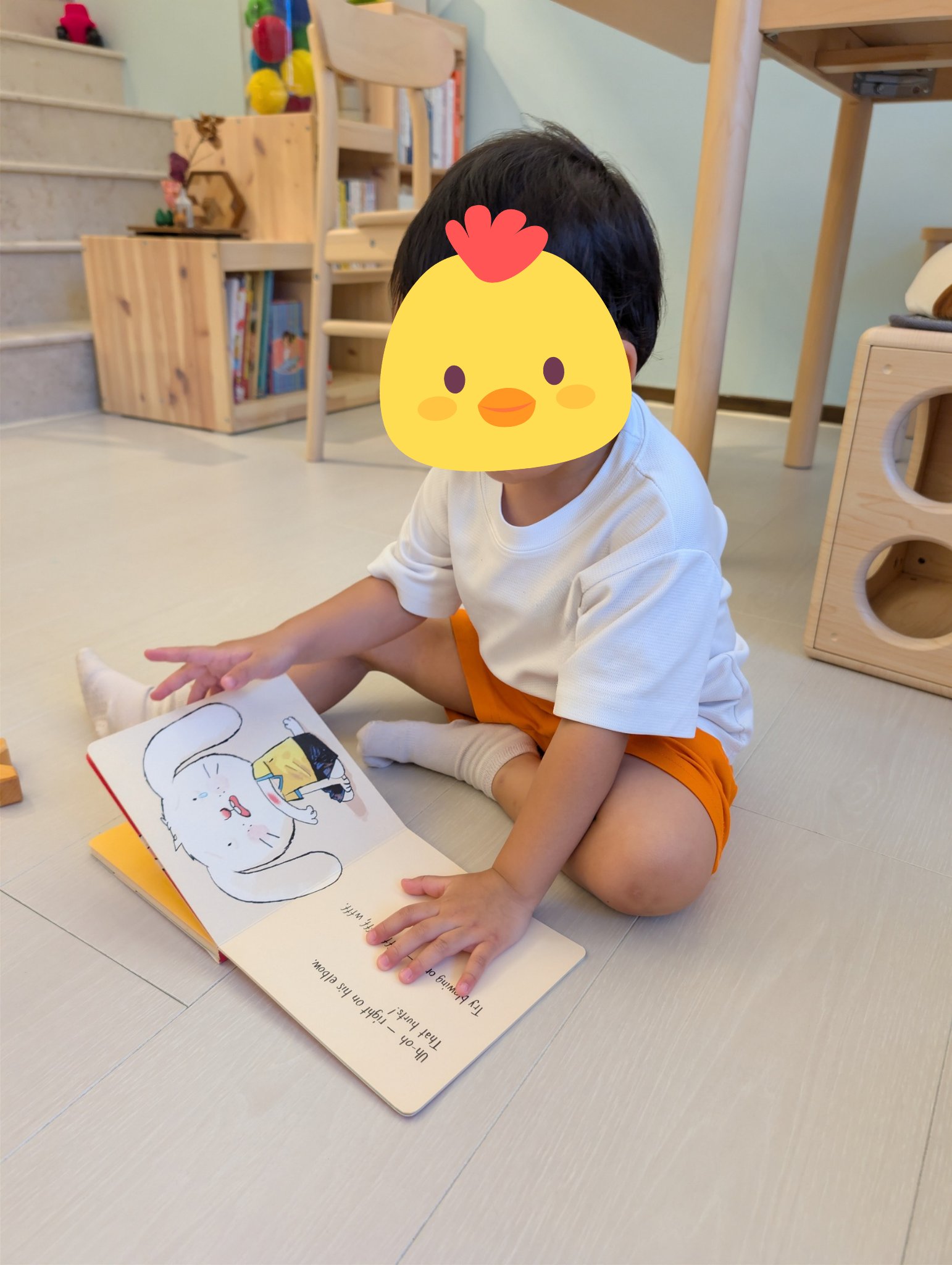 越是接近孩子生活的書，越容易引起他們的共鳴😊 
書本不只是能拿來閱讀，還能互動，具互動性的繪本對低齡的幼兒來說像在遊戲，是吸引孩子想要探索書本的第一步📖