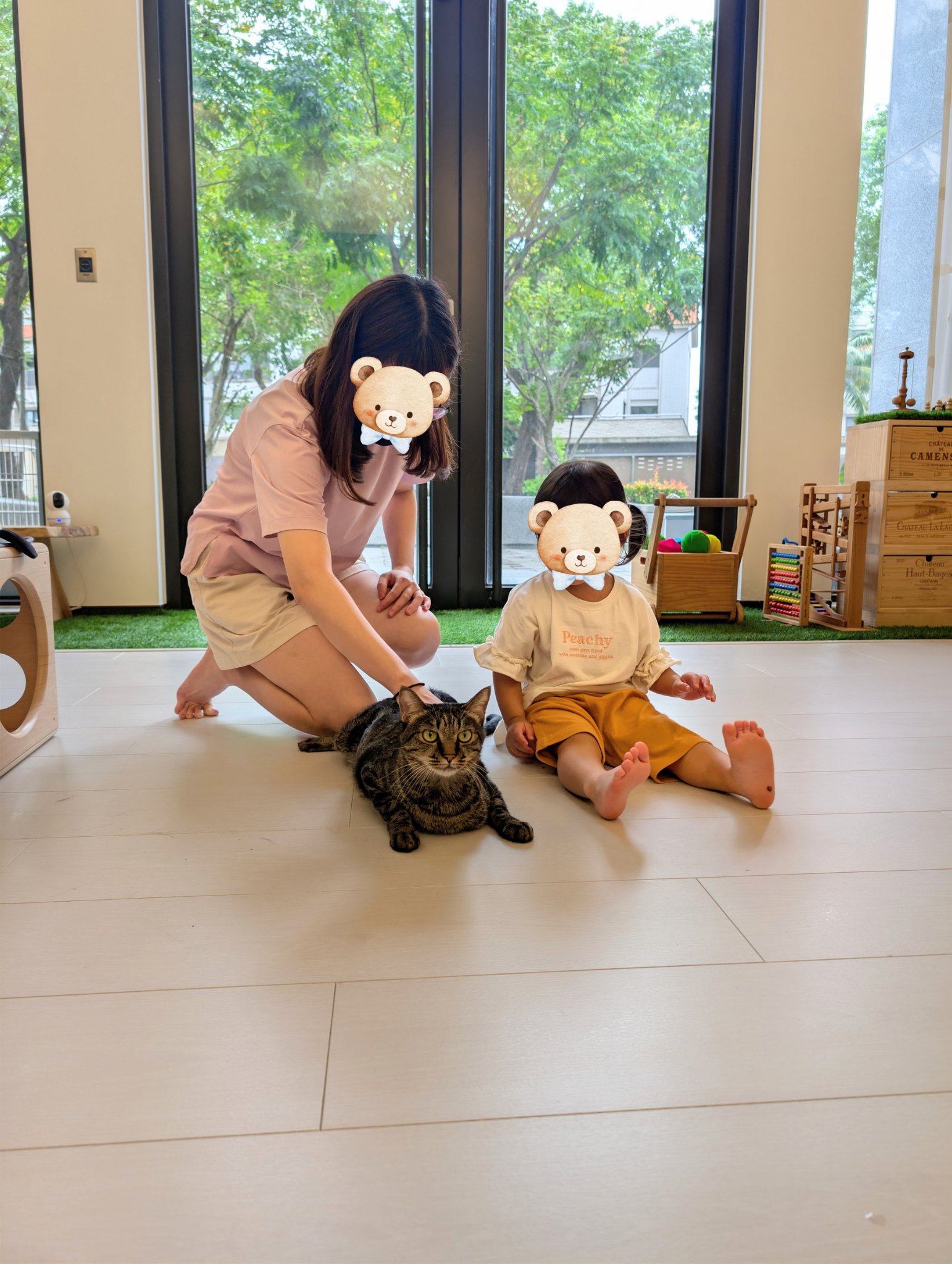 金胖是大人小孩的寵兒。對溫暖又憨厚的他來說，每個來到客廳的人都是家人😊