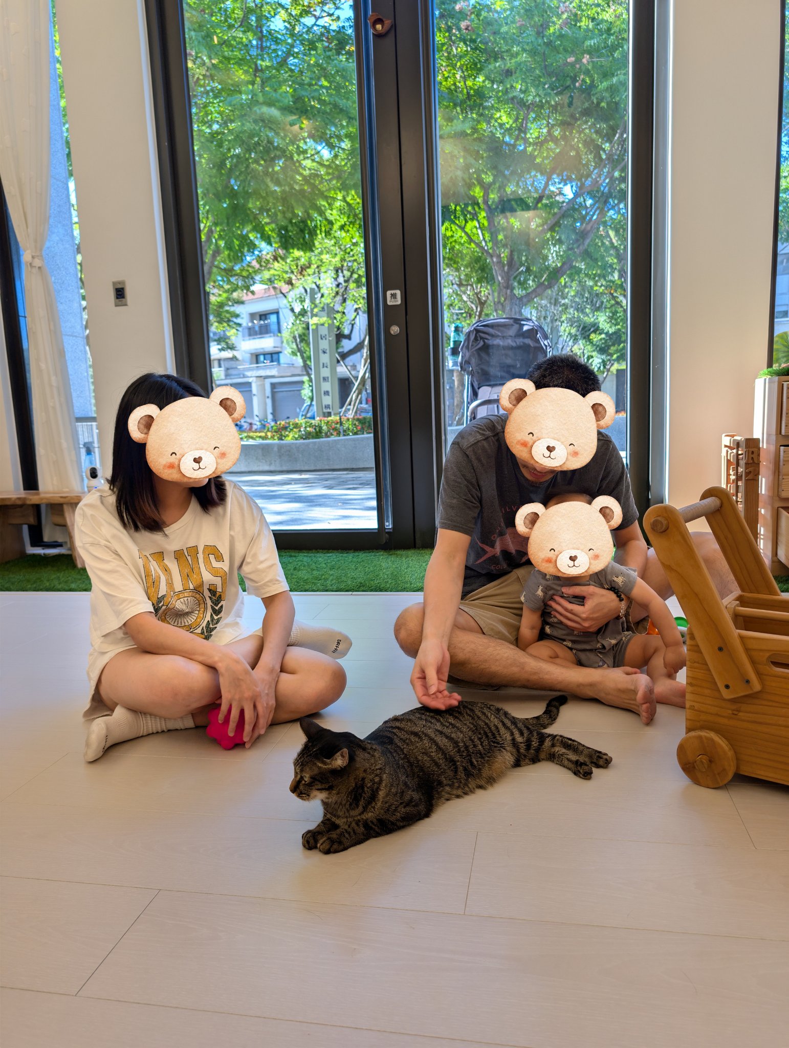 金胖總是喜歡混入每個家庭，享受不一樣的關愛還有陪伴😺