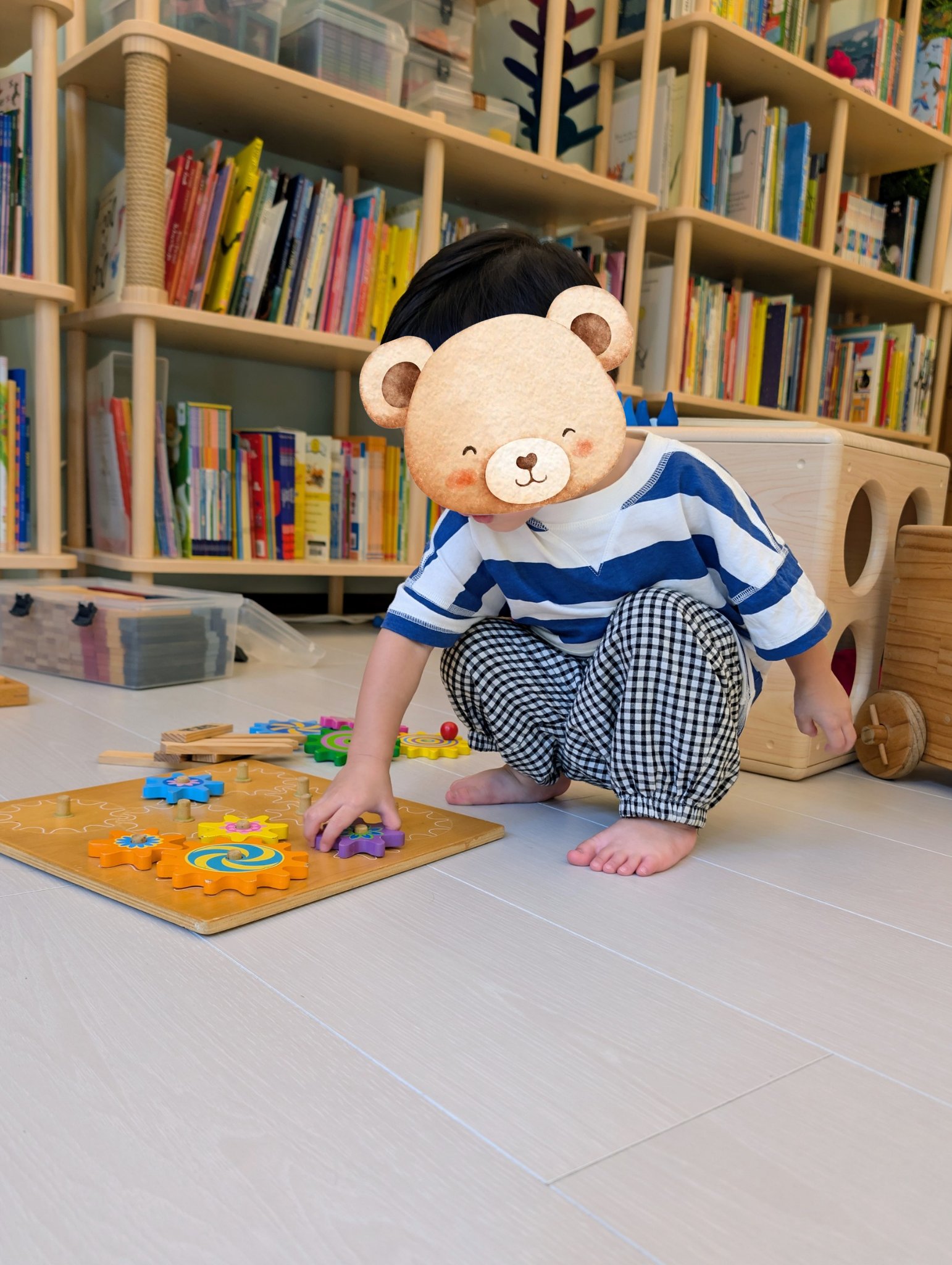 play with me moment gear play cause and effect fine motor problem solving concentration toddler english book